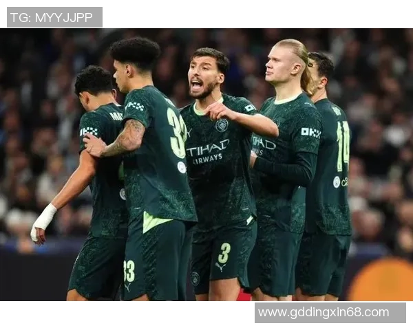 国王杯惊现冷门巴黎圣日耳曼狂胜那不勒斯四球逆转引发全场沸腾