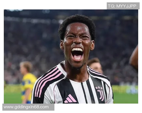 意甲激战：曼联大胜尤文图斯五球狂潮引发全场欢呼集锦回顾