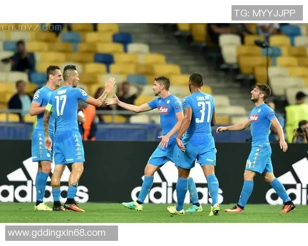 欧冠经典对决：里昂逆转那不勒斯全场沸腾瞬间回顾与分析