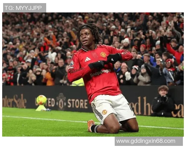 英超激战曼联逆转波尔图点球大战成关键时刻引发全场狂欢 英超激战曼联逆转波尔图点球大战成关键时刻引发全场狂欢