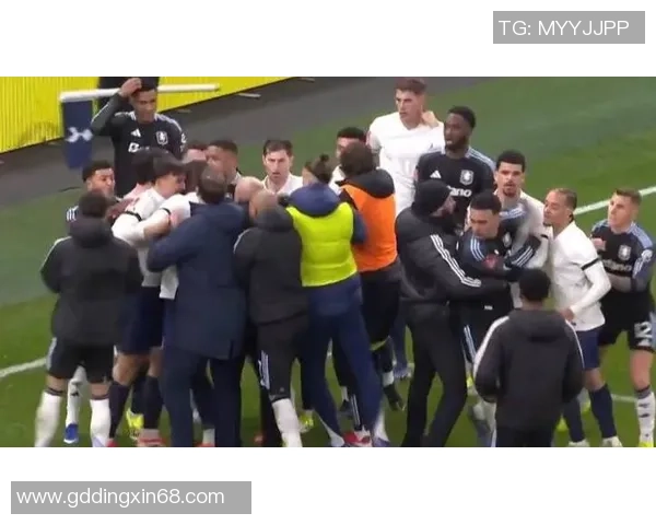 足总杯激战:那不勒斯与多特蒙德0比0平局红牌事件引发全场热议 足总杯激战:那不勒斯与多特蒙德0比0平局红牌事件引发全场热议