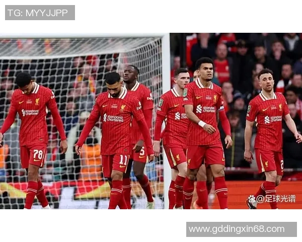 西甲激战利物浦与巴萨战成平局绝杀瞬间引发争议判罚引爆全场 西甲激战利物浦与巴萨战成平局绝杀瞬间引发争议判罚引爆全场