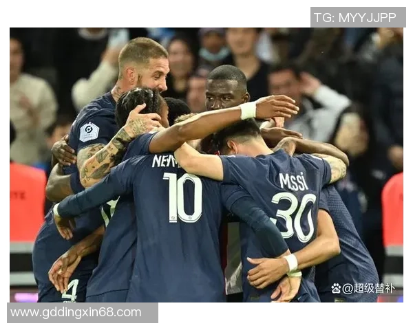 AC米兰逆转巴黎圣日耳曼绝杀瞬间引发全场狂欢与转会传闻热议